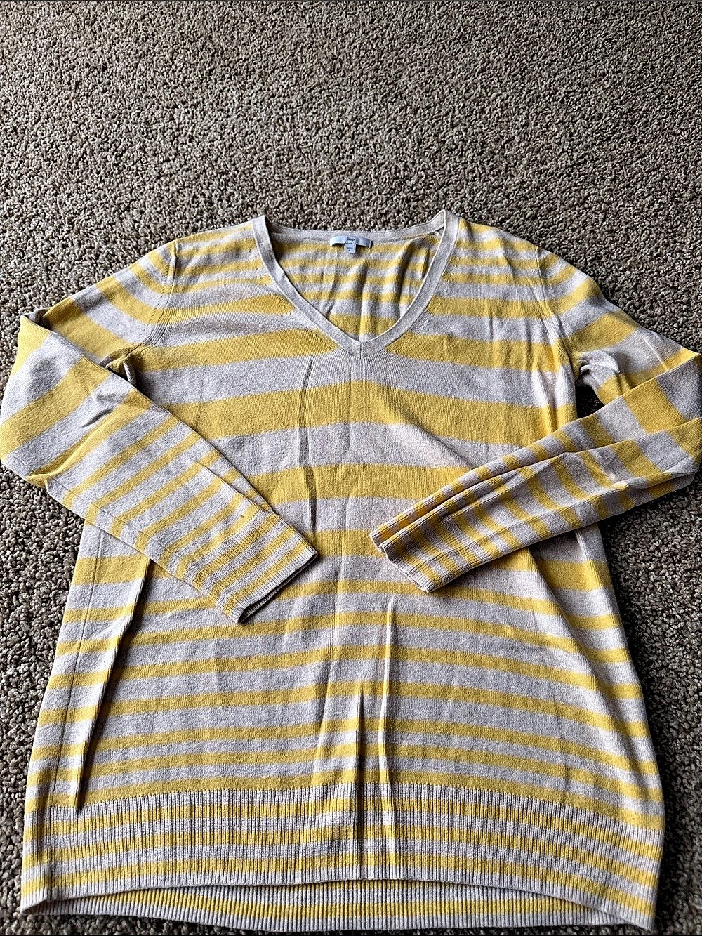 Gap Striped V-Neck Sweater in Yellow & Gray Large Like New